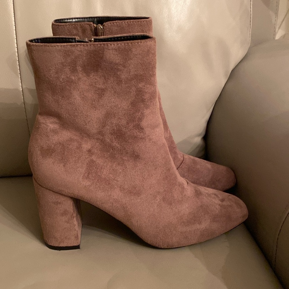 Dark tan ankle boots from Lulus, size 9.